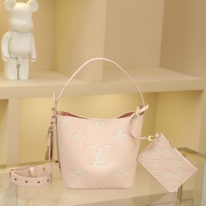 18 x 12 x 16 cm (height x width x length)